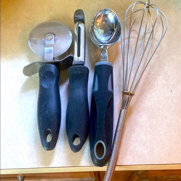 3/$15. Vintage Kitchen Utensils bundle - Picture 1 of 1
